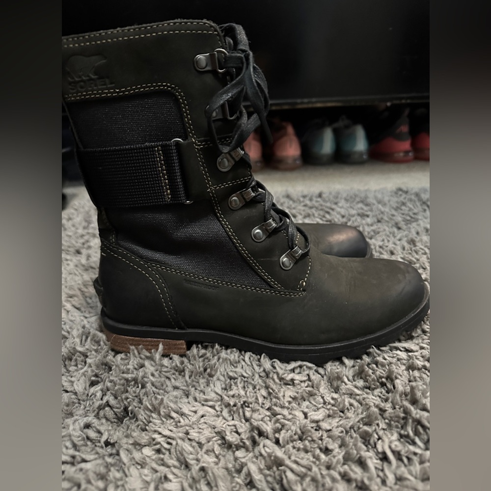 Sorel combat boots size 7.5